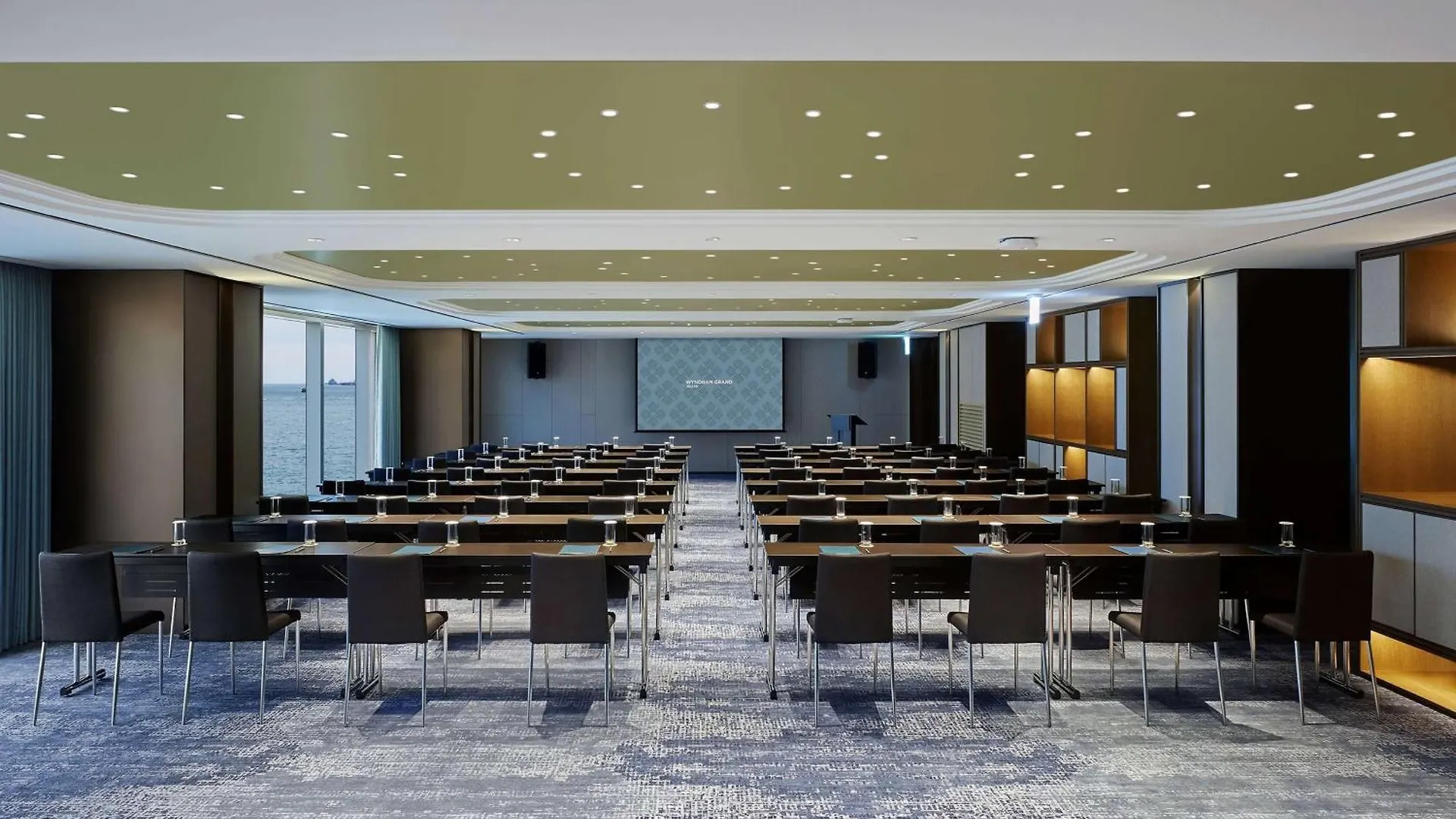 Wyndham Grand Busan 5*,  South Korea