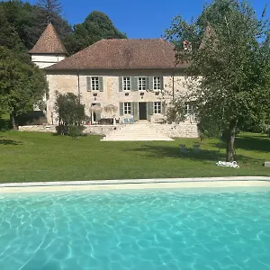 Maison d'hôtes Domaine Du Très-haut - Château De Montanges