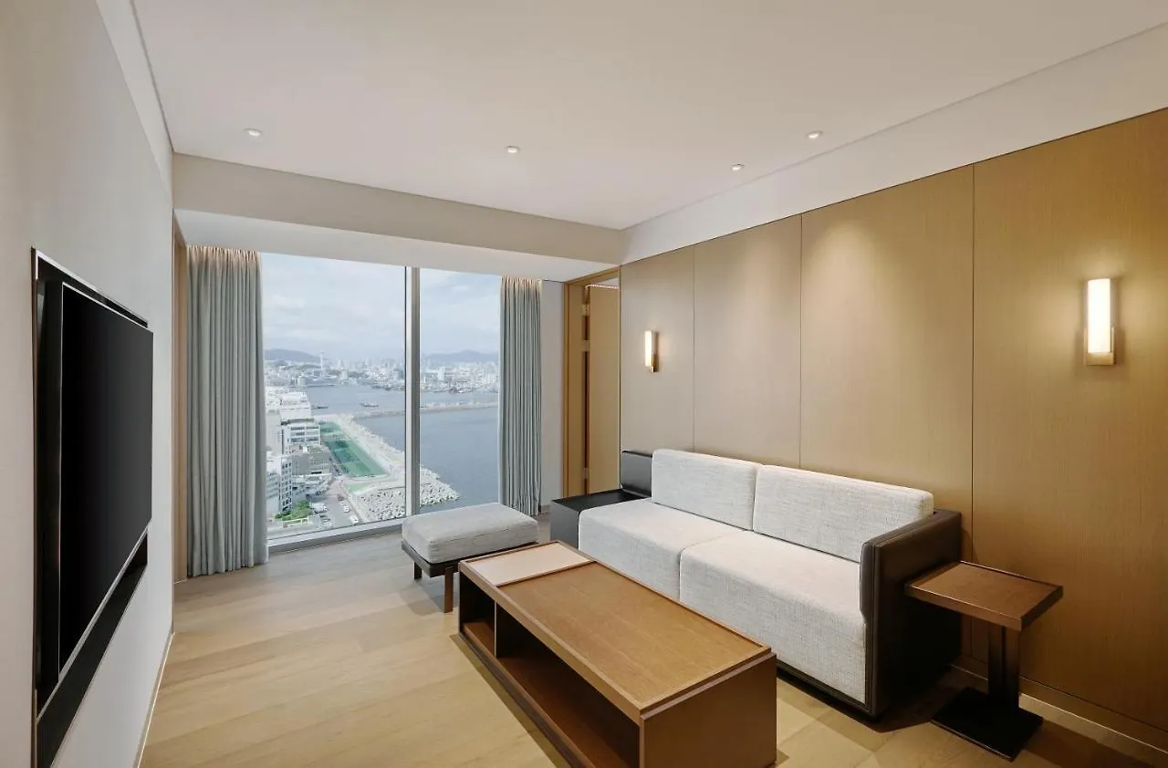 Wyndham Grand Busan 5*,