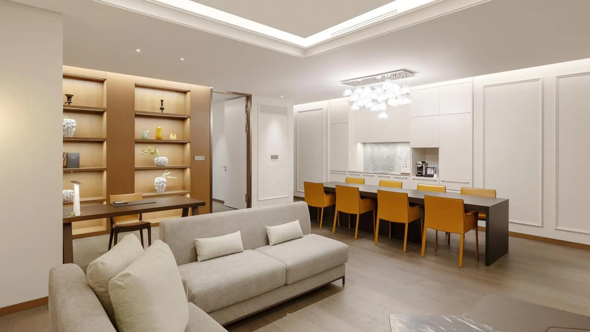 Wyndham Grand Busan 5*,