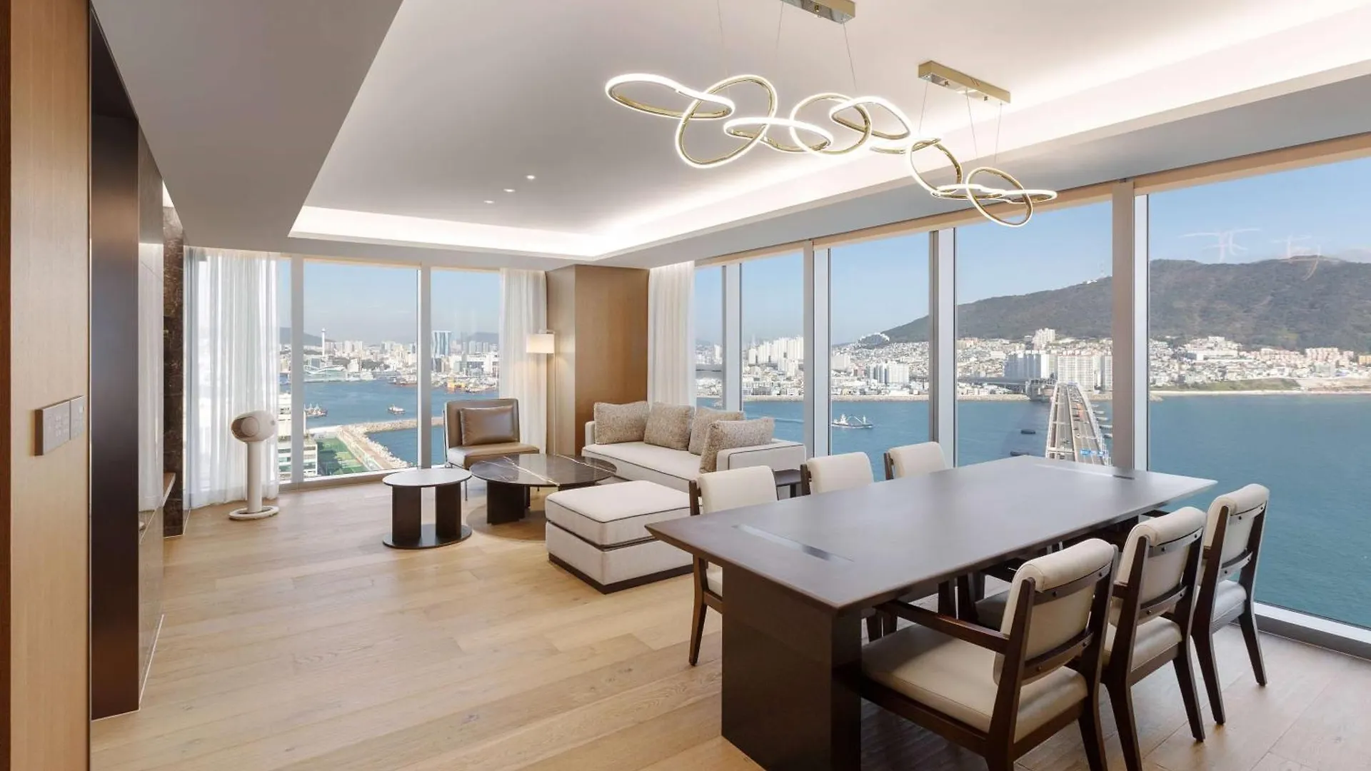 Wyndham Grand Busan 5*,