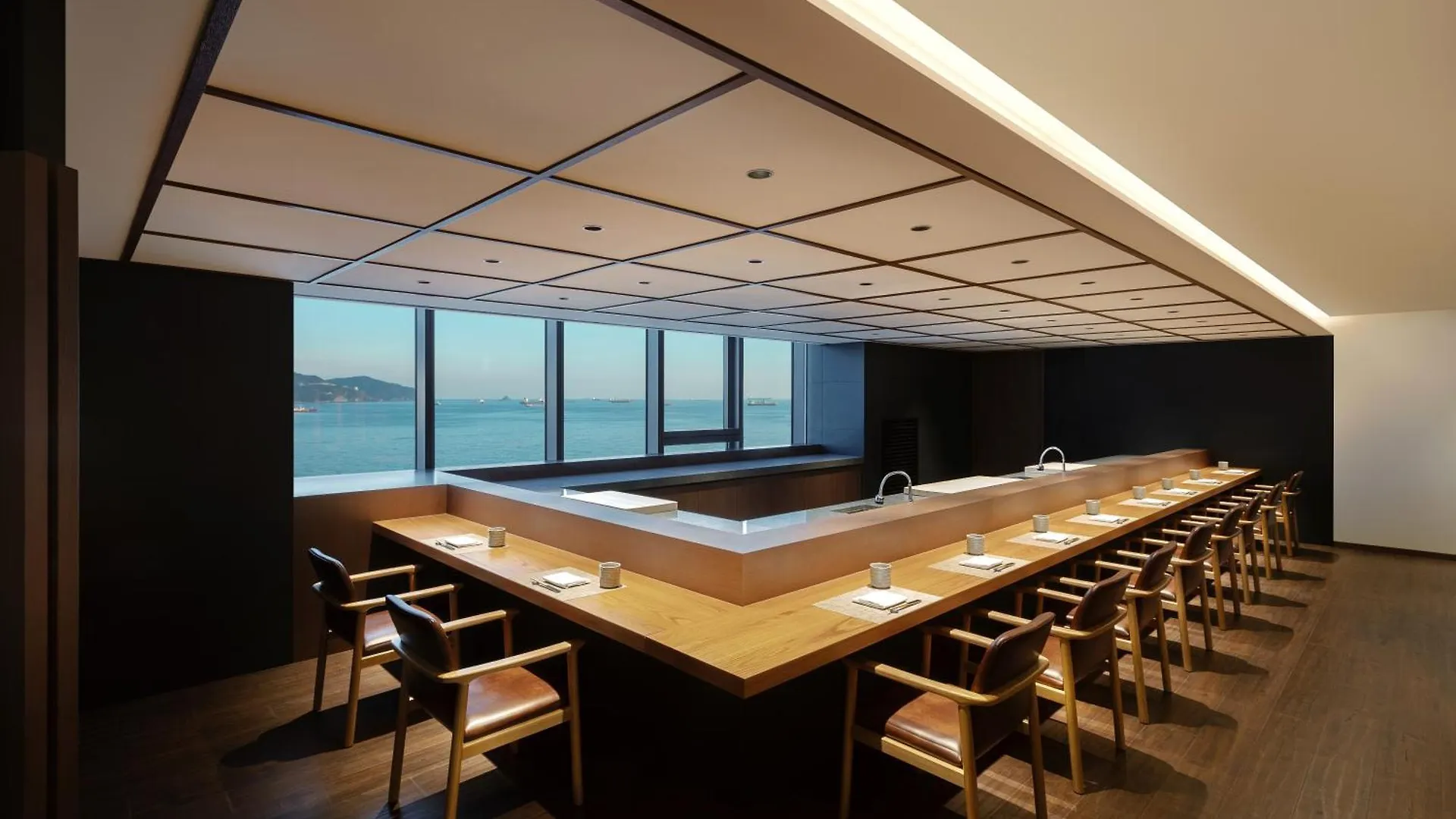 Wyndham Grand Busan 5*,  South Korea